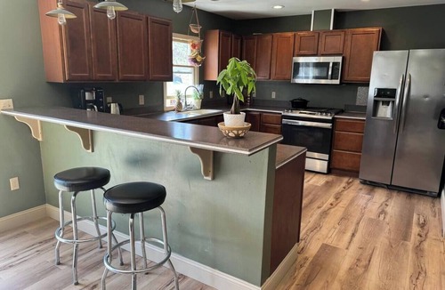 Spencer House | Lumberjack Luxury Lair | 2BR 3 Bd Steam Shower Hot Tub