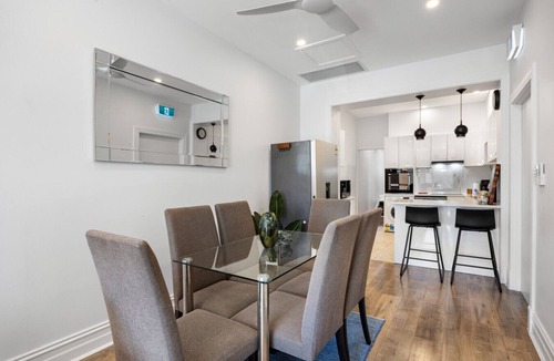 Hyde Park Apartment | Lume Outlook - Dedicated Workspace, Wi-FI, Parking