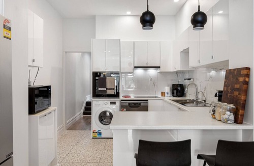 Hyde Park Apartment | Lume Outlook - Dedicated Workspace, Wi-FI, Parking