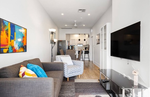 Hyde Park Apartment | Lume Outlook - Dedicated Workspace, Wi-FI, Parking