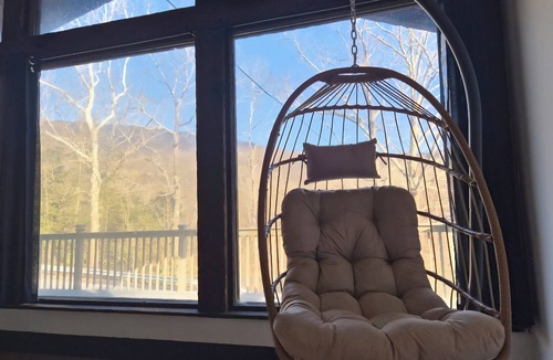 Roscoe House | Lumen Roscoe: Lux Riverfront Escape w/firepit lounge