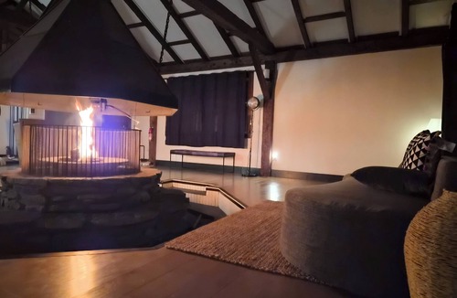 Roscoe House | Lumen Roscoe: Lux Riverfront Escape w/firepit lounge