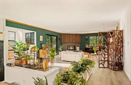 Blue Jay House | Lumiere Cabin