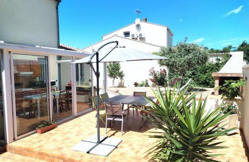 Lezignan-Corbieres Villa | Lumineuse villa au pied de la pinède