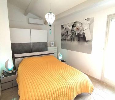 Lezignan-Corbieres Villa | Lumineuse villa au pied de la pinède