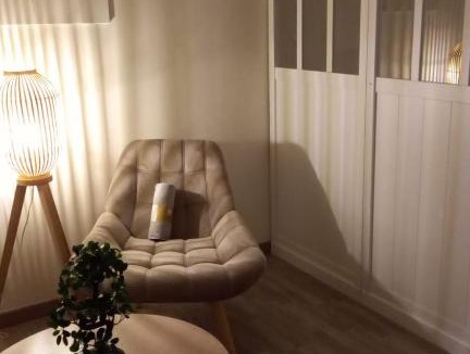 Villejuif Apartment | Lumineux studio avec balcon/Cosy flat with balcony