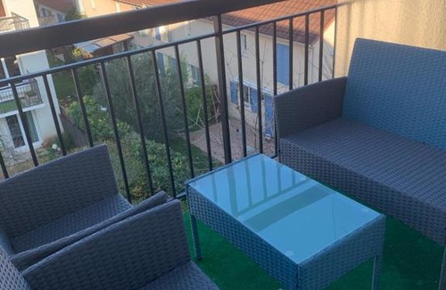 Villejuif Apartment | Lumineux studio avec balcon/Cosy flat with balcony