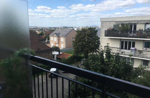 Villejuif Apartment | Lumineux studio avec balcon/Cosy flat with balcony