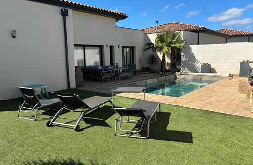 Narbonne Villa | LUMINIA - SOUTHERN VILLA ☀️ COMPTEMPORARY POOL & COMFORT PLUS 3 BEDS.