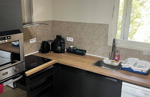 Vitrolles Apartment | Luminous apartment with view of the lake - Refurbished, close to the airport (sleeps 6)