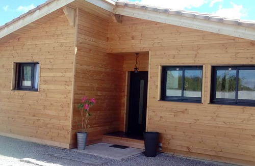 Cournonsec Villa | LUMINOUS, ECOLOGICAL: WOODEN HOUSE WITH PRIVATE POOL