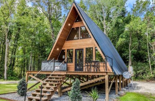 New Iberia House | Luminous Elegant A-Frame with Jacuzzi and Lofted Areas in Louisiana
