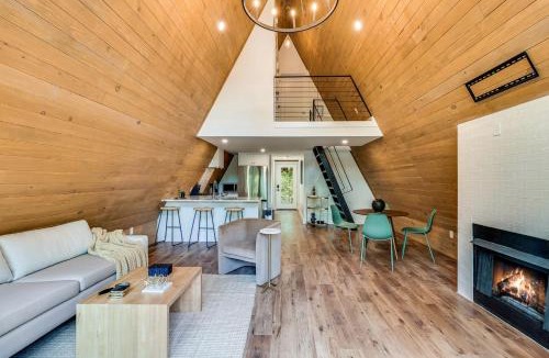 New Iberia House | Luminous Elegant A-Frame with Jacuzzi and Lofted Areas in Louisiana