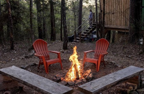 Boles House | Luminous Peaceful Treehouse with Incredible Forest Views and Fire Pit in Arkansas
