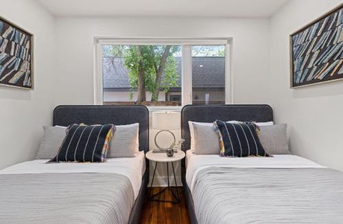 Govalle House | Luminous Renovated Cottage Near Downtown