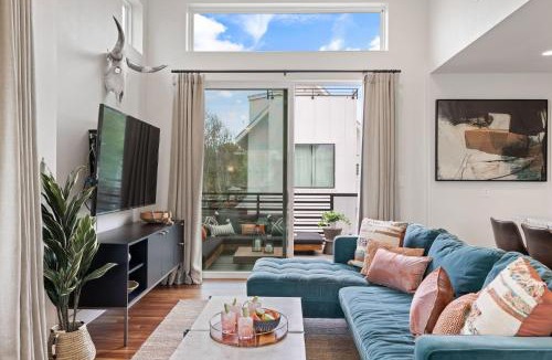 Govalle House | Luminous Renovated Cottage Near Downtown