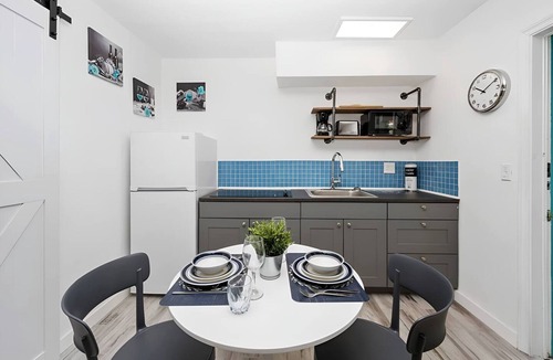 South Lake House | Luna Beach House in Hollywood