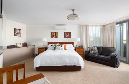 Rhyll Bed & Breakfast | Luna Blu - Luxury B&B