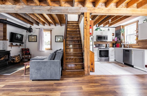 Sainte-Beatrix Ski Chalet | Luna Cottage - Peaceful forest and calm river