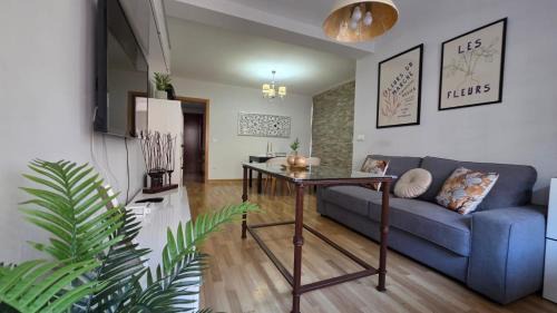 Ciudad Jardin Apartment | Luna de Mayo con Terraza
