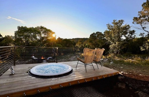 Oatmeal House | Luna Glamping Dome+Hot Tub @ Missing Hotel