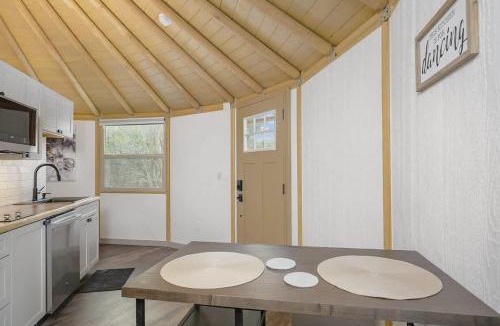Canyon Lake House | Luna Luxury Yurt-Cabin - Canyon Lake - Hot Tub