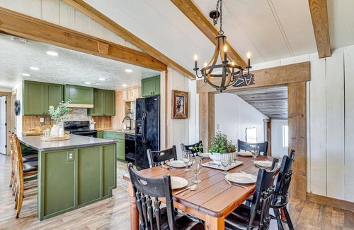 Blue House | 'Luna Ranchhouse' Nestled Among the Pines!"