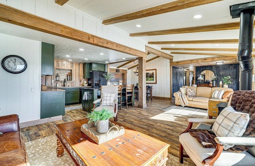 Blue House | 'Luna Ranchhouse' Nestled Among the Pines!"