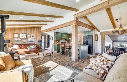 Blue House | 'Luna Ranchhouse' Nestled Among the Pines!"