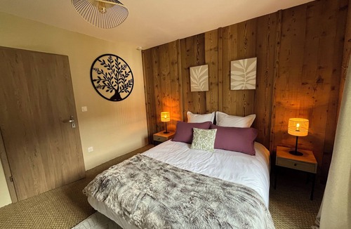 Husseren-Wesserling Bed & Breakfast | Luna room