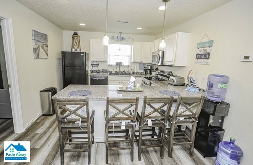 Surfside Beach House | Luna's Sea - Oceanview - Sleeps 8