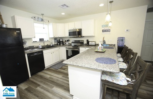 Surfside Beach House | Luna's Sea - Oceanview - Sleeps 8