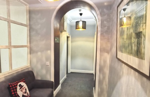 Lunan House | Lunan House