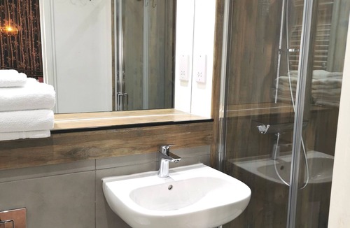 Lunan House | Lunan House