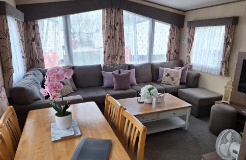 Hopton Resort | Lunas Seaside Haven