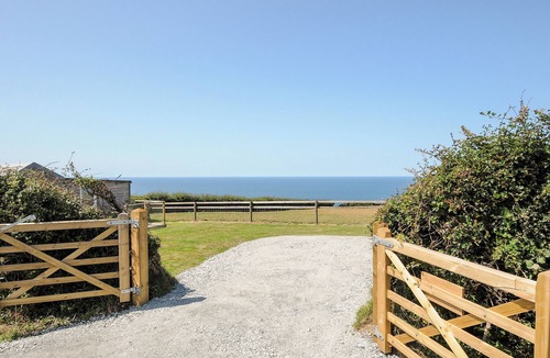 Widemouth Bay Cottage | Lundy View Chalet