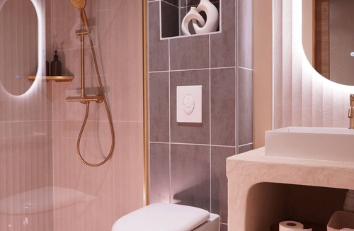 Dompierre-sur-Besbre Apartment | Lunéa - Premium Suite with Spa and Sauna