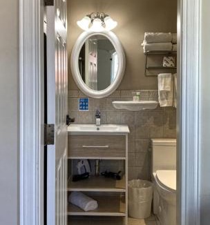 Lunenburg Hotel | Lunenburg Arms Hotel