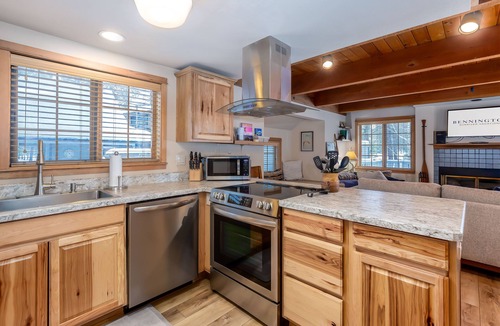 Deer Park House | LUPI02 - Cozy Sunriver Getaway, Hot Tub