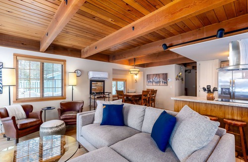 Deer Park House | LUPI02 - Cozy Sunriver Getaway, Hot Tub