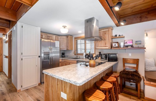 Deer Park House | LUPI02 - Cozy Sunriver Getaway, Hot Tub