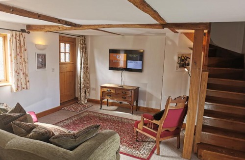 Albrighton House | Lupin Cottage at Boningale Manor