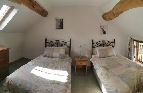 Albrighton House | Lupin Cottage at Boningale Manor