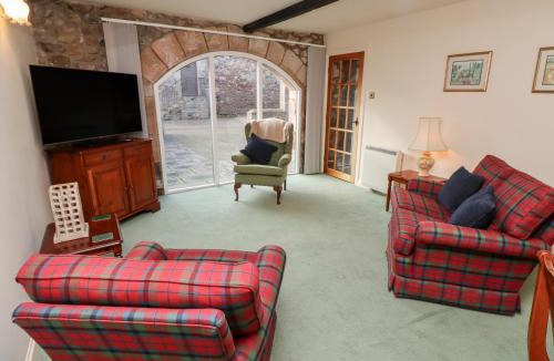 Akeld House | Lupin Cottage