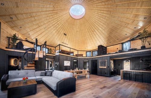 Stanley Villa | Luray Yurt - World's Largest Yurt - Sleeps 16, Hot Tub, Sauna, Pond