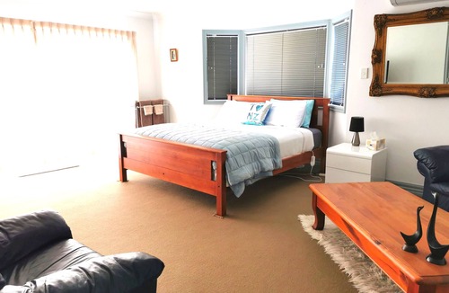 Henderson Bed & Breakfast | Lush & Co Auckland Bed & Breakfast
