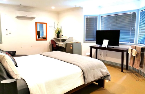 Henderson Bed & Breakfast | Lush & Co Auckland Bed & Breakfast