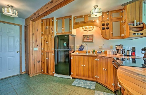 Wildwood Apartment | Lush Condo with Deck and Hang Gliding On-Site!