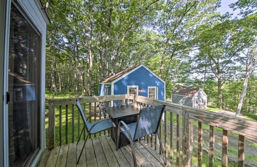 Edgecomb Apartment | Lush Edgecomb Studio Cottage with Fire Table!