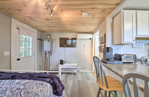 Edgecomb Apartment | Lush Edgecomb Studio Cottage with Fire Table!